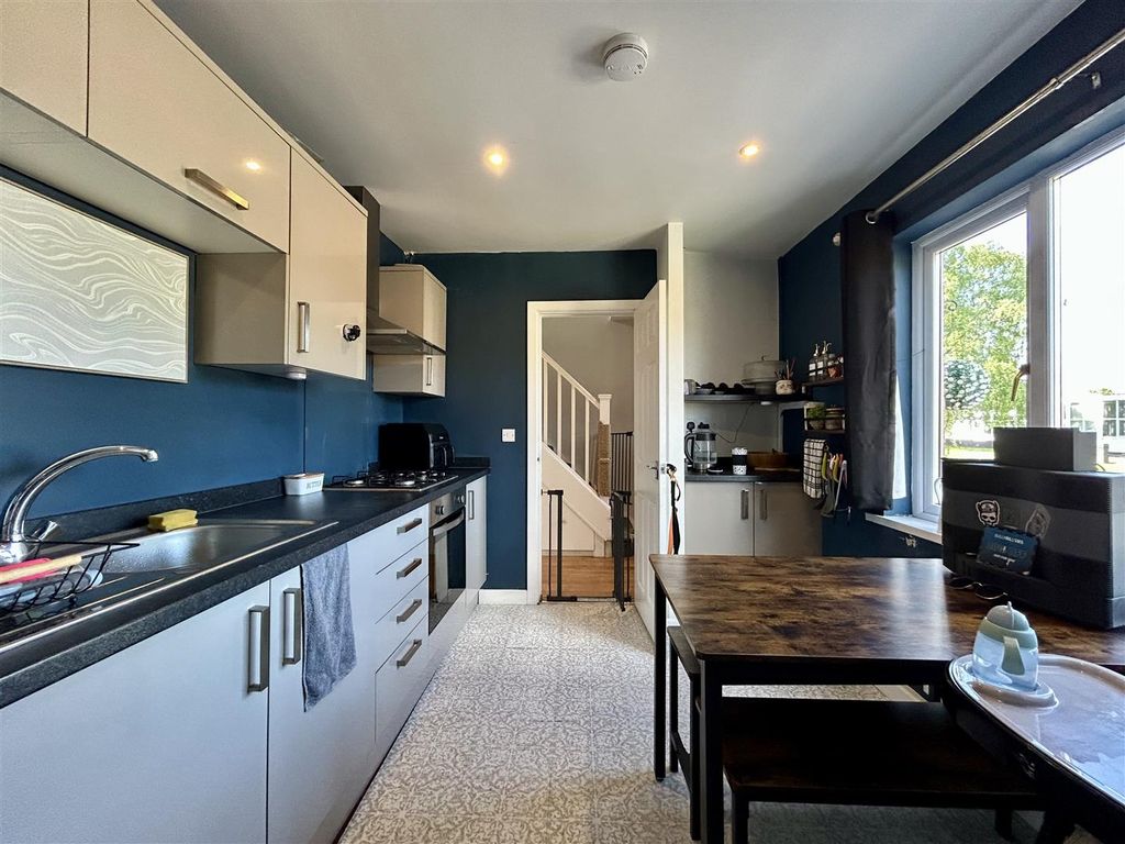 Property photo 2 of 21 Kitchen Dining Room