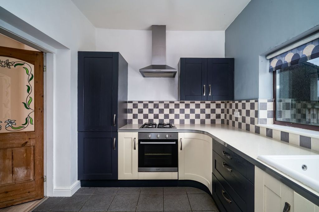 Property photo 3 of 20