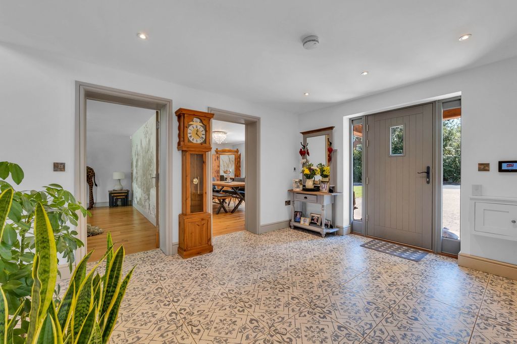 Property photo 2 of 47