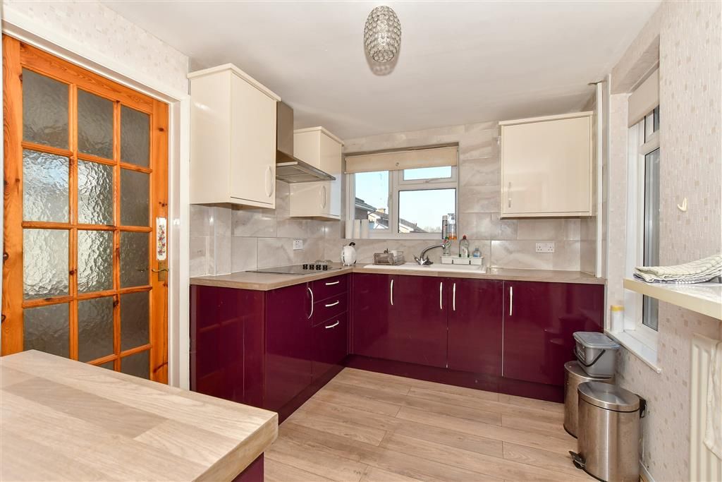 Property photo 3 of 12 Kitchen