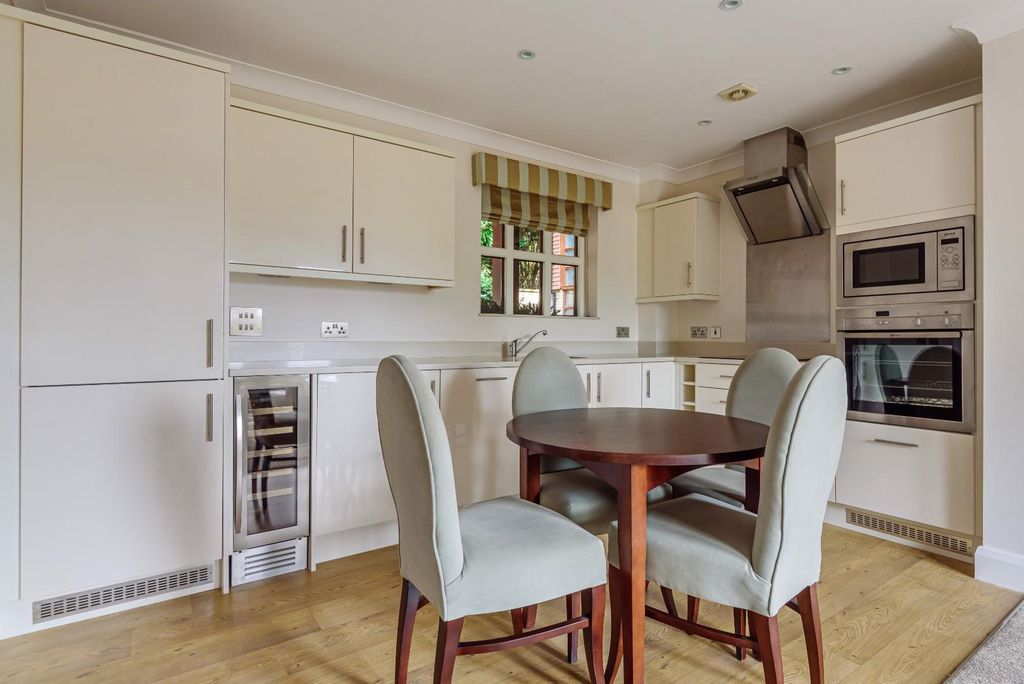 Property photo 2 of 12 Furze Hill