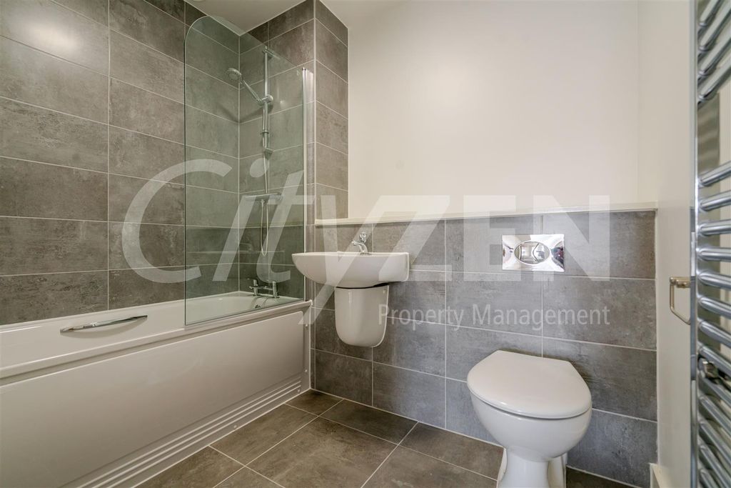 Property photo 3 of 14 Bathroom