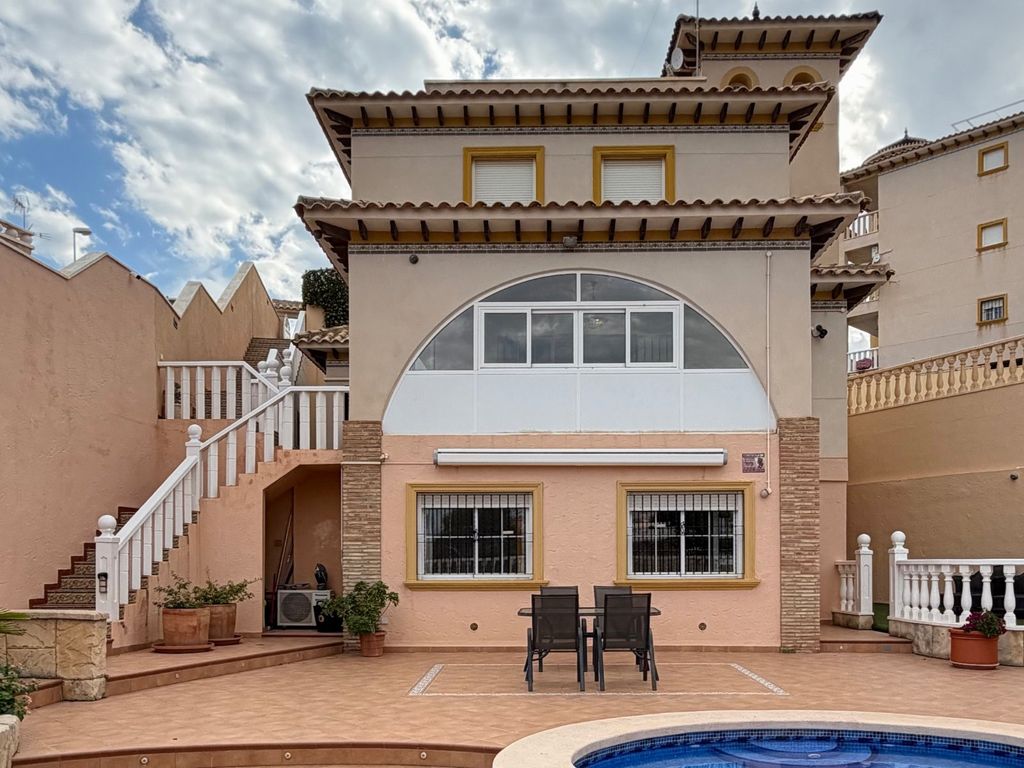 Property photo 1 of 33