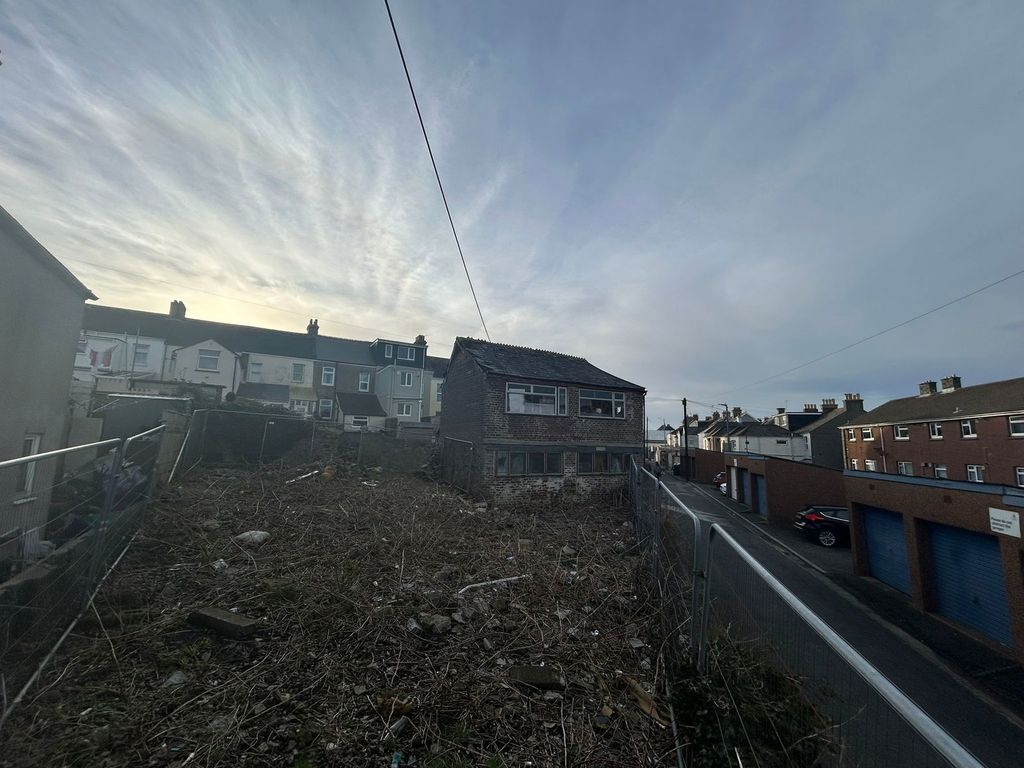 Property photo 2 of 6