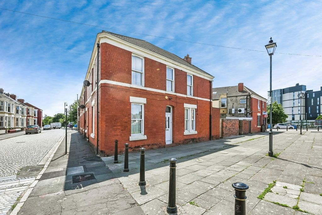 Property photo 2 of 15 Photo