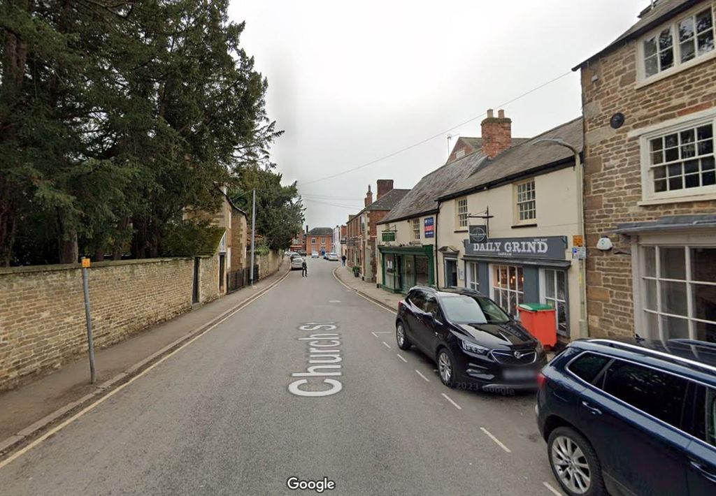 Property photo 3 of 8 Street Scene.Jpg