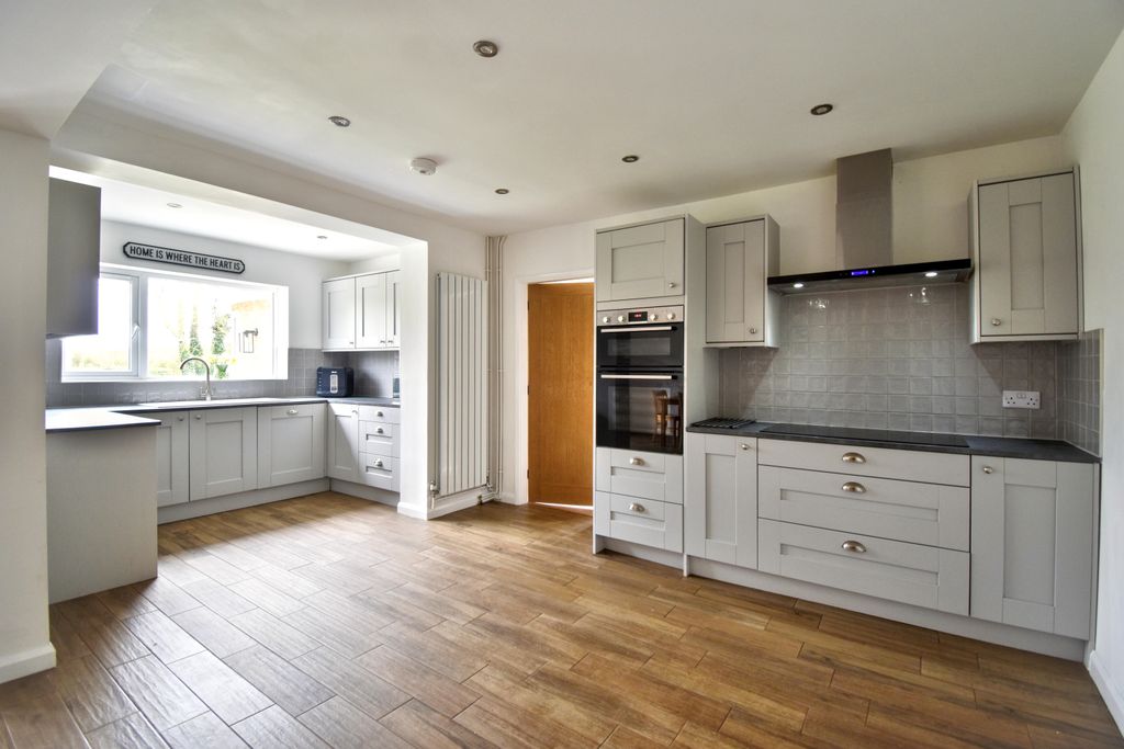 Property photo 3 of 30