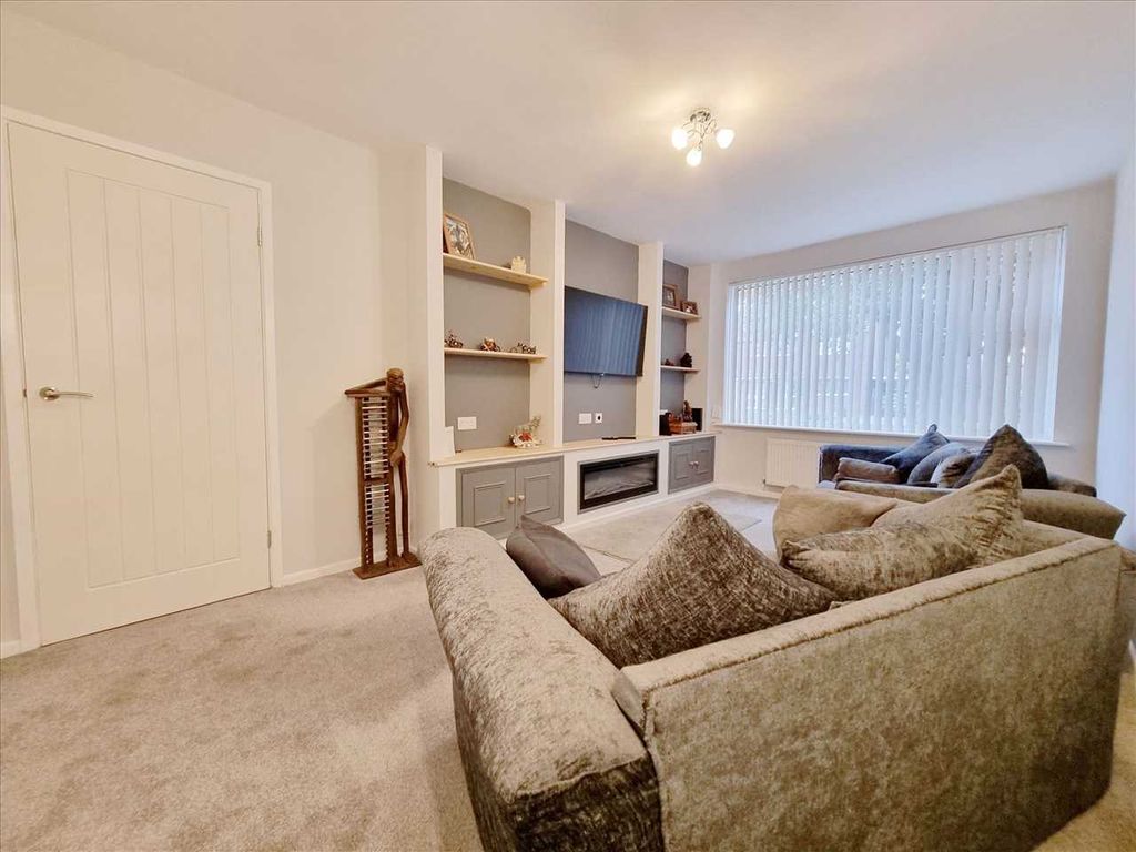 Property photo 3 of 9 Lounge: