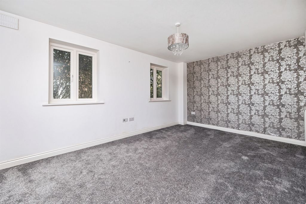 Property photo 2 of 22