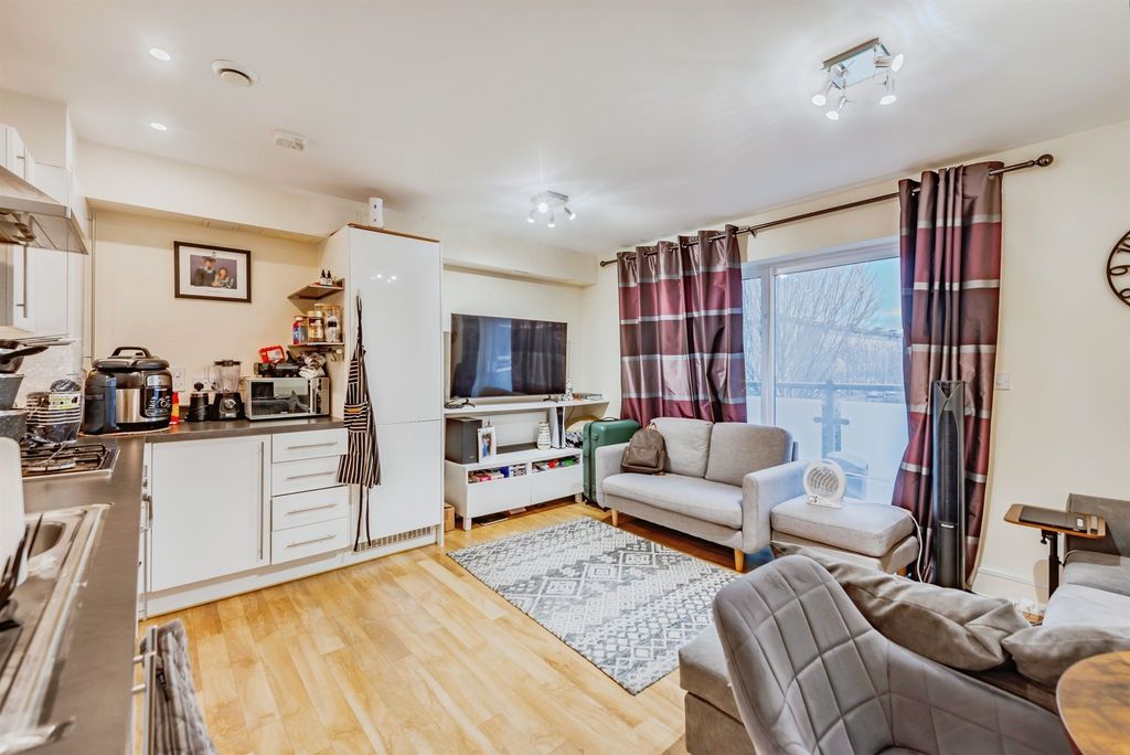 Property photo 2 of 8