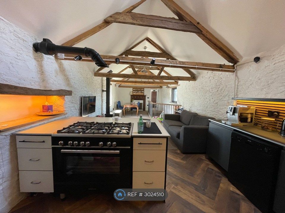 Property photo 3 of 35 Kitchen
