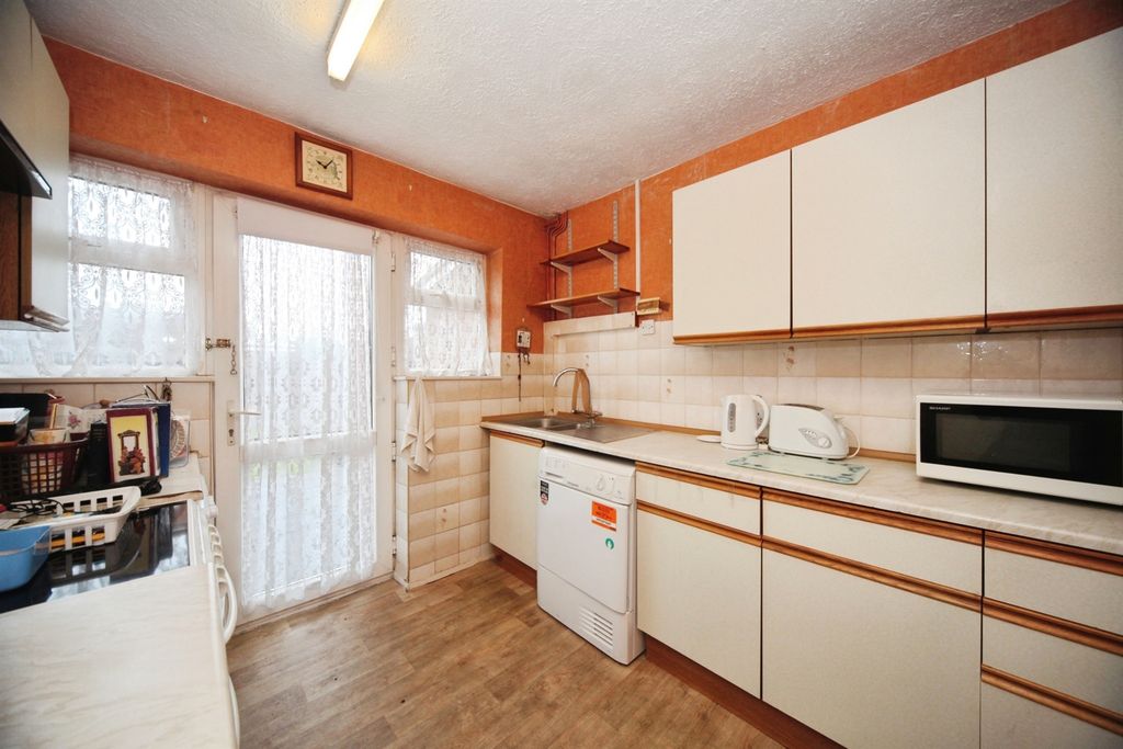 Property photo 2 of 20