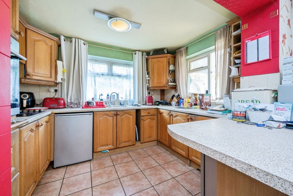 Property photo 3 of 20 Kitchen