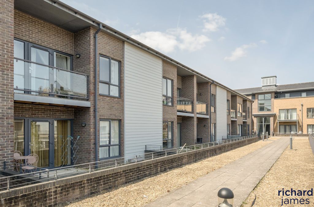 Property photo 1 of 10 6729Ca703E5d43d2B92E1A04c00c02d0