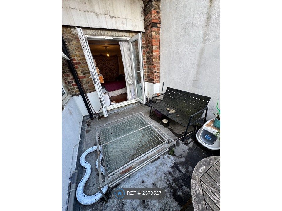 Property photo 2 of 29 Roof Terrace