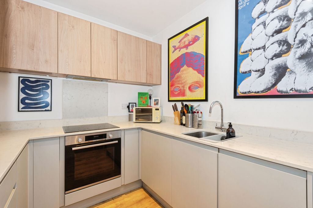 Property photo 3 of 9 Kitchen