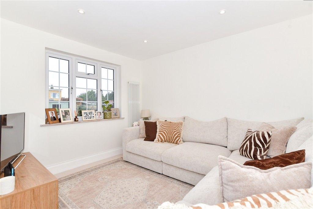 Property photo 1 of 8 Lounge