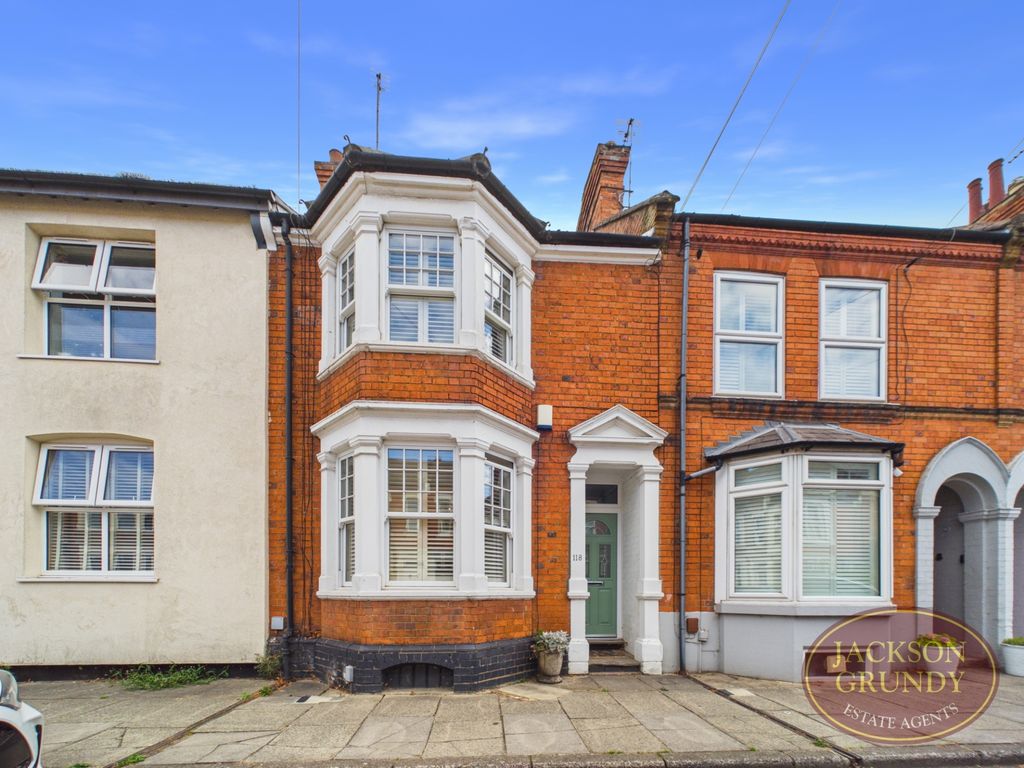 Property photo 1 of 13 Holly Road