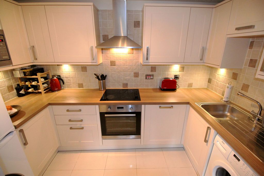 Property photo 2 of 8