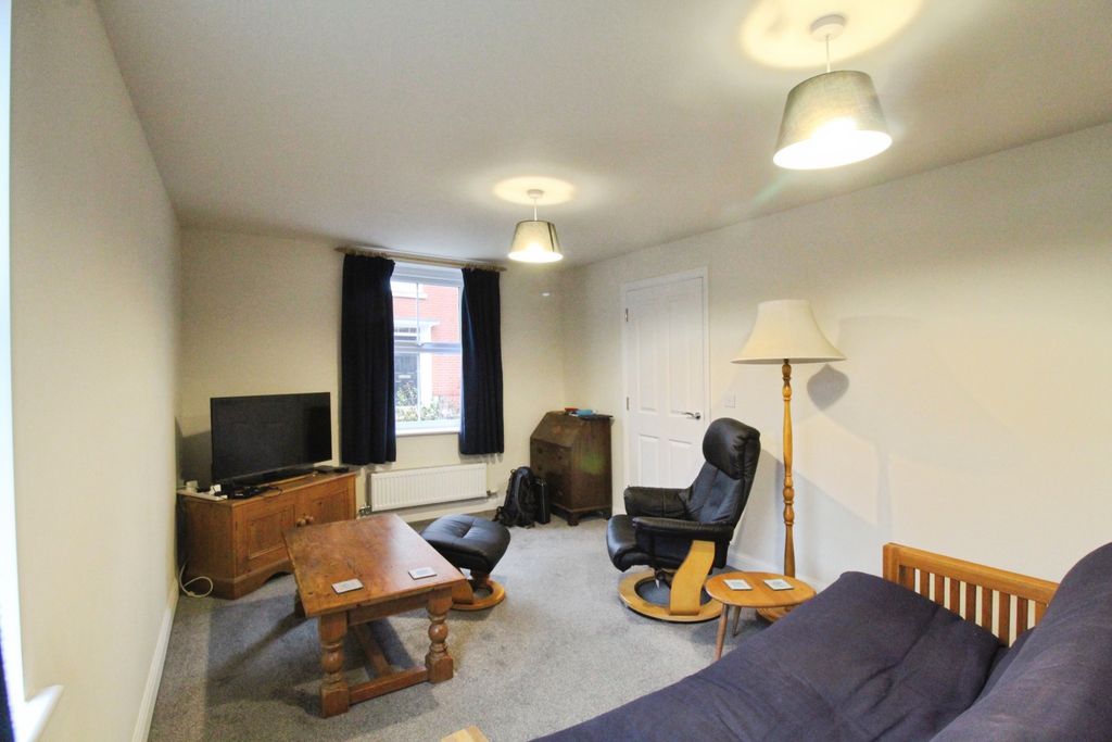 Property photo 2 of 19 Lounge