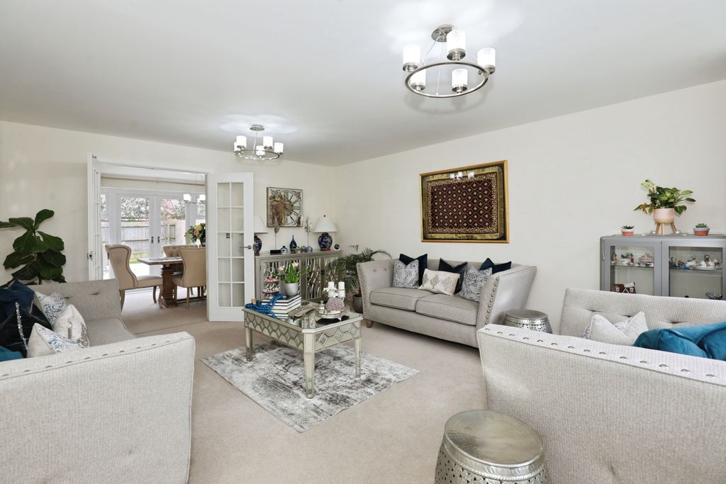 Property photo 2 of 33 Lounge