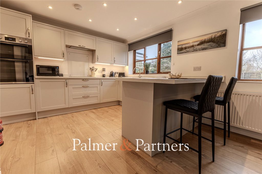 Property photo 3 of 18 Picture No. 05