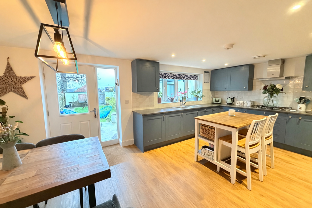 Property photo 3 of 12 Kitchen