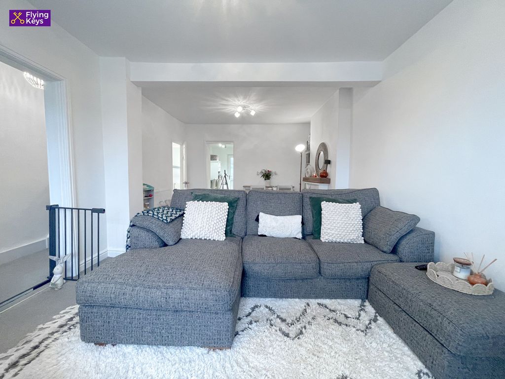 Property photo 3 of 25