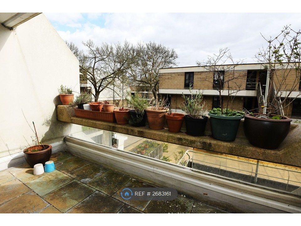 Property photo 2 of 25