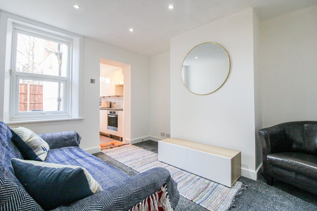 Property photo 1 of 5 Picture No. 25