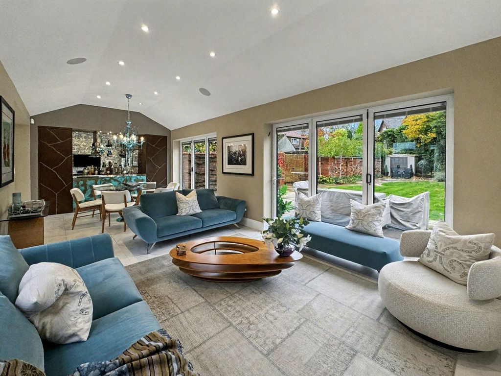 Property photo 3 of 44