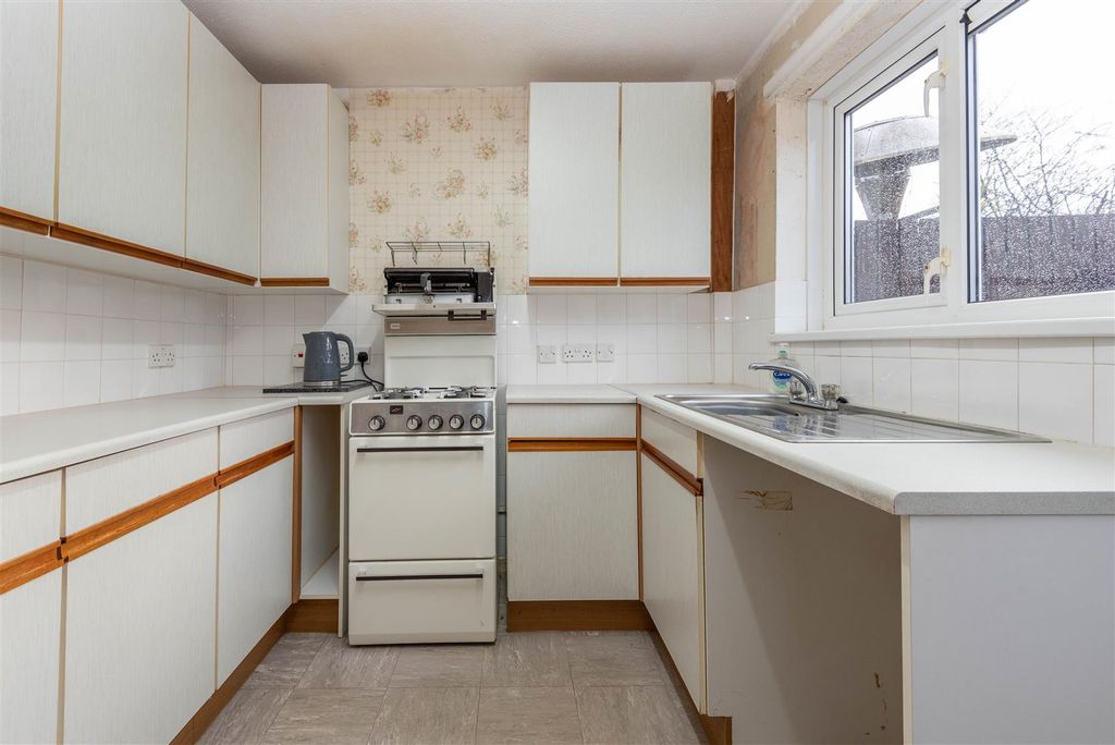 Property photo 2 of 18 Kitchen