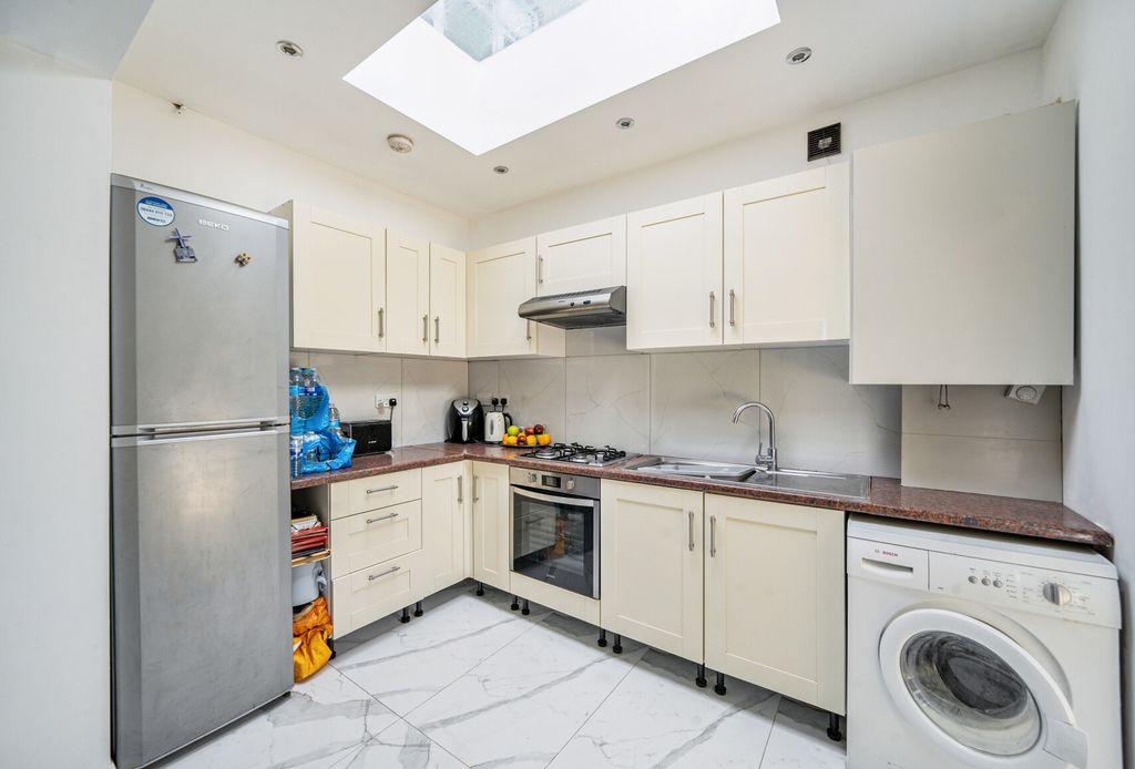 Property photo 3 of 14 1285301-15-686E79...