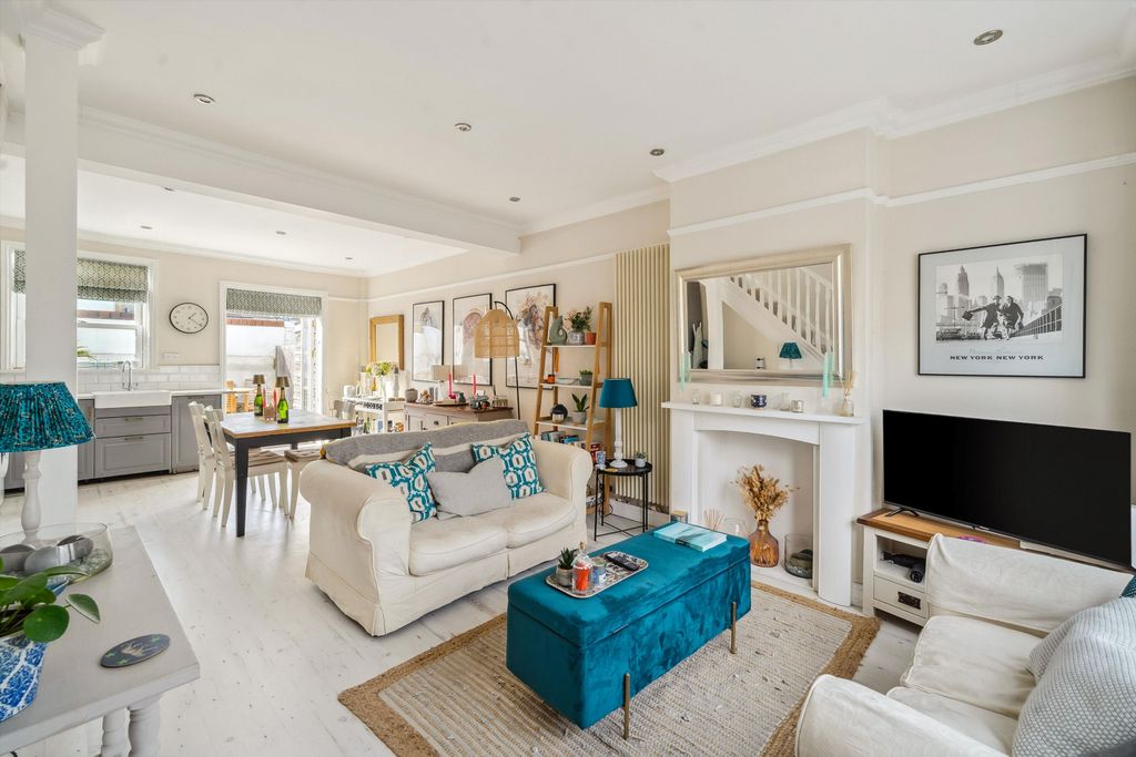 Property photo 2 of 12 Image