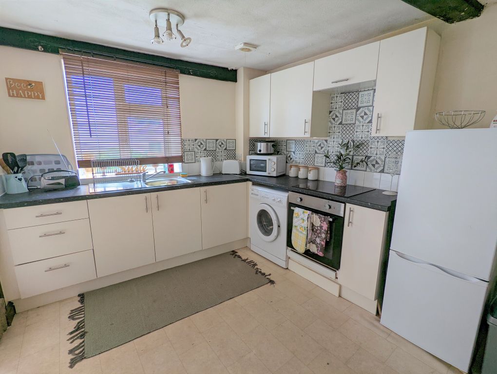 Property photo 3 of 5 Kitchen