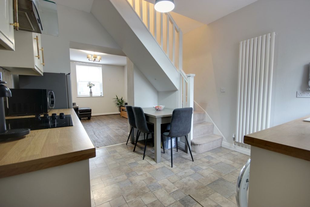 Property photo 3 of 17 1 Kit Din A