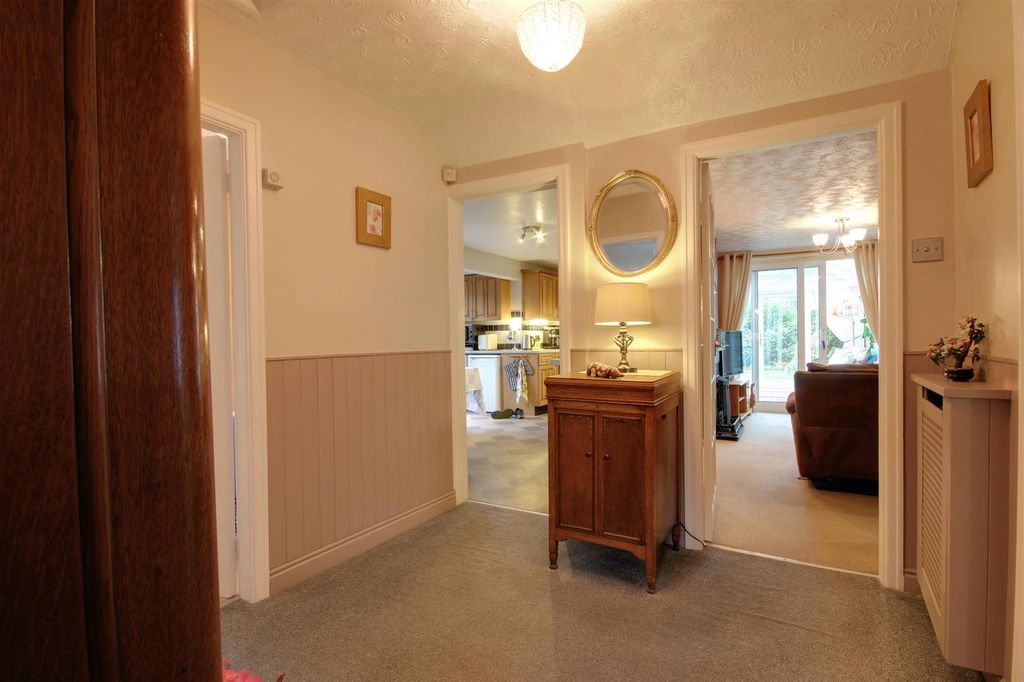 Property photo 2 of 26