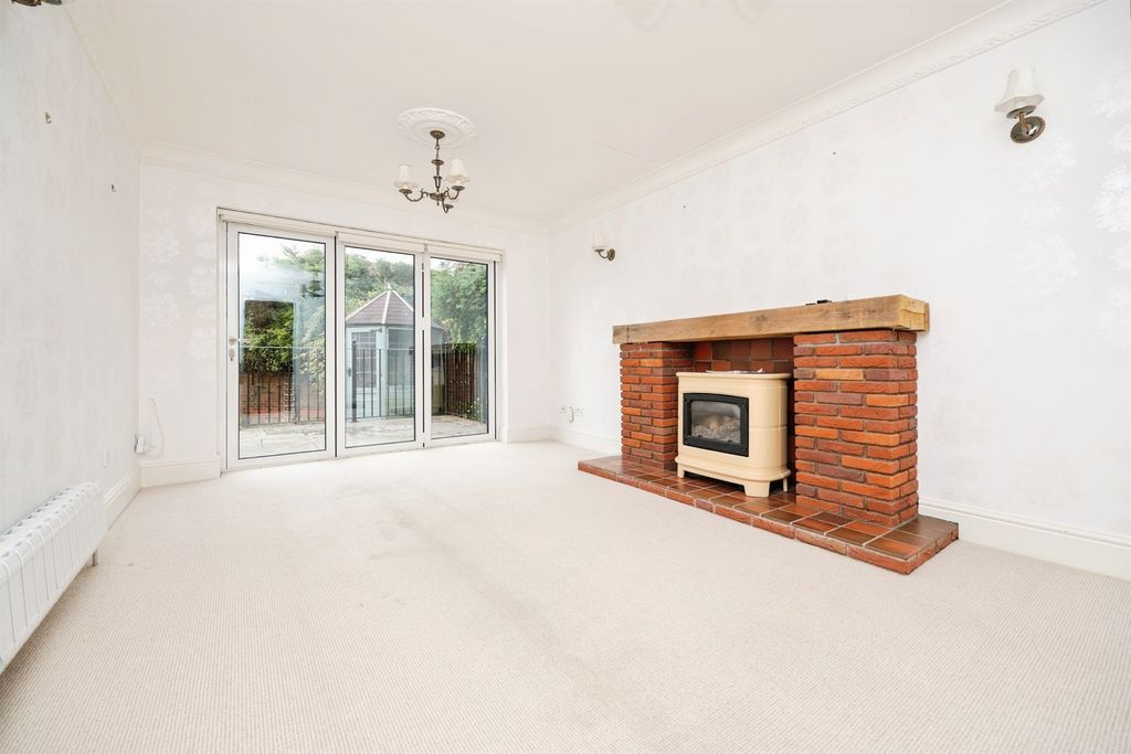 Property photo 2 of 18