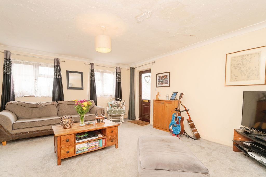 Property photo 2 of 17 Photo
