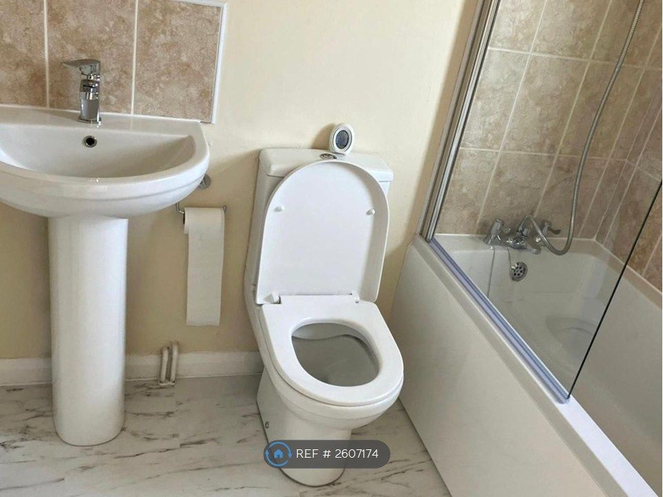 Property photo 3 of 6 Bathroom
