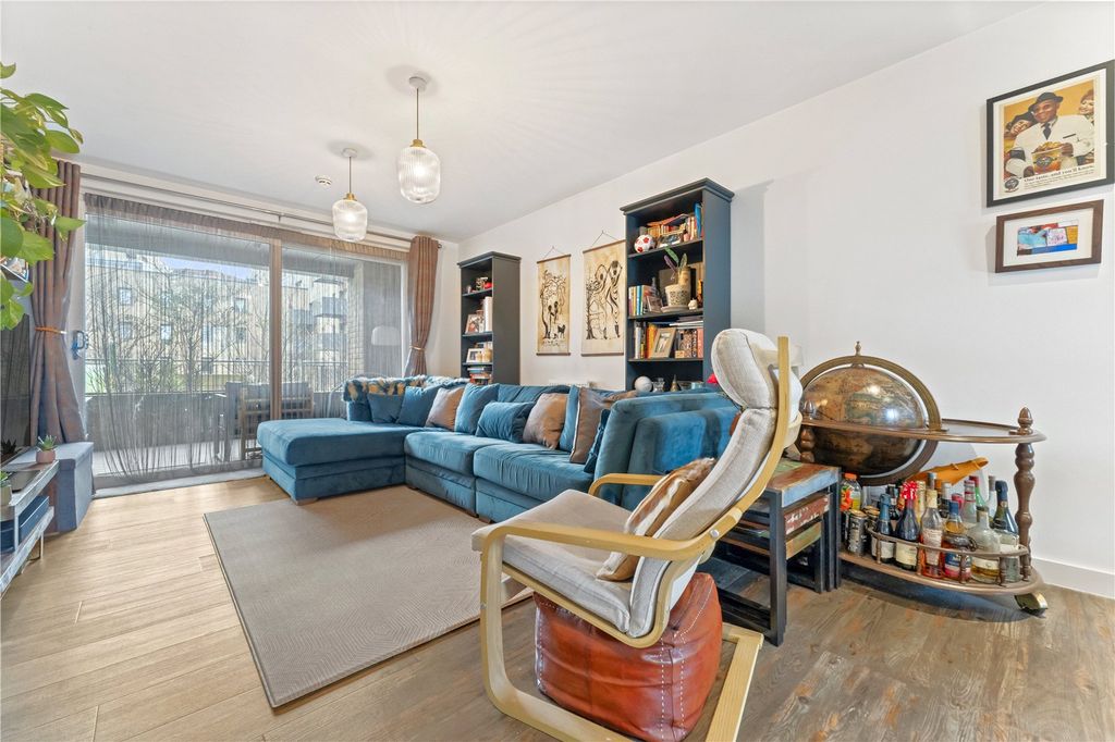 Property photo 2 of 18 Picture No. 15