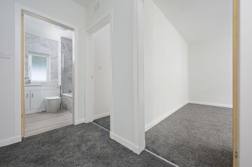 Property photo 3 of 33