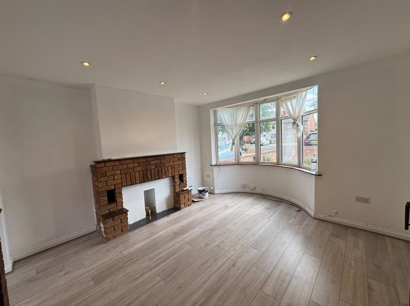 Property photo 3 of 11 Living Room