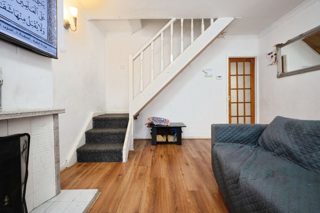 Property photo 3 of 18 Pbox-Img.Jpg