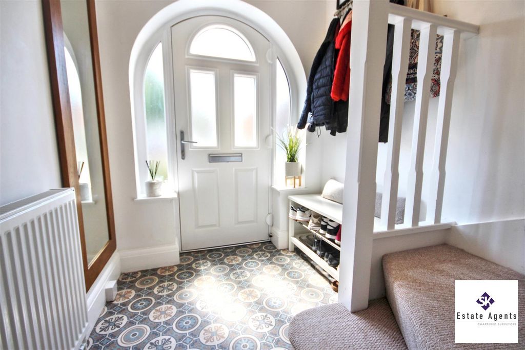 Property photo 2 of 25 Entrance