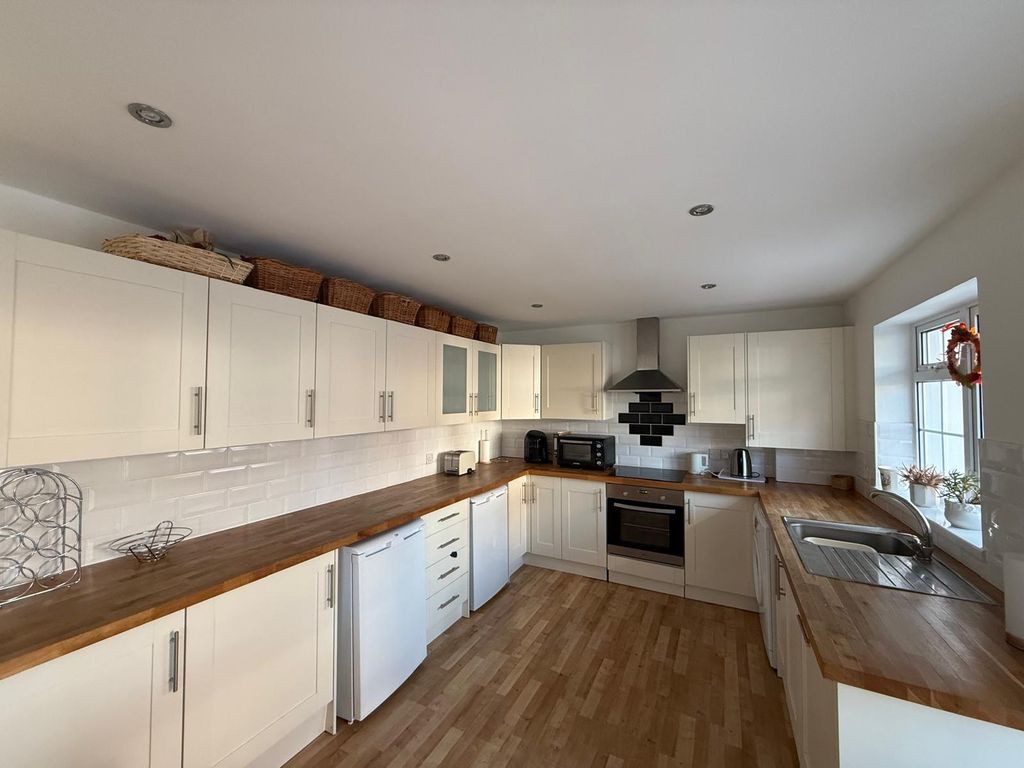 Property photo 3 of 17 Photo 5