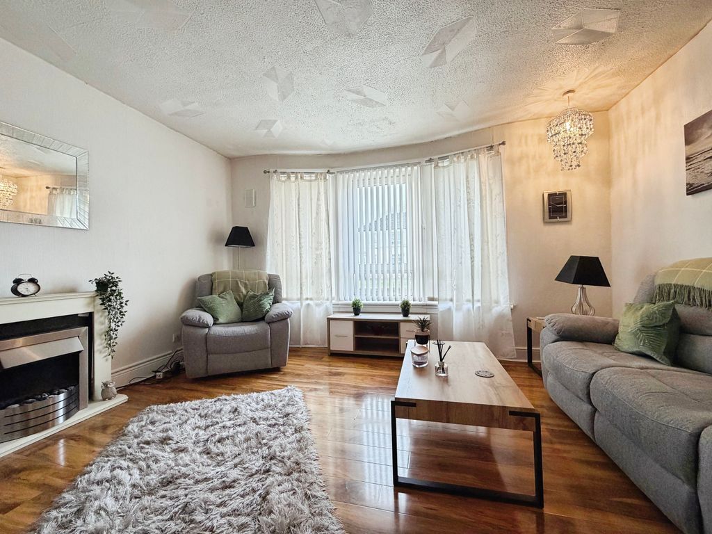 Property photo 3 of 9 Lounge