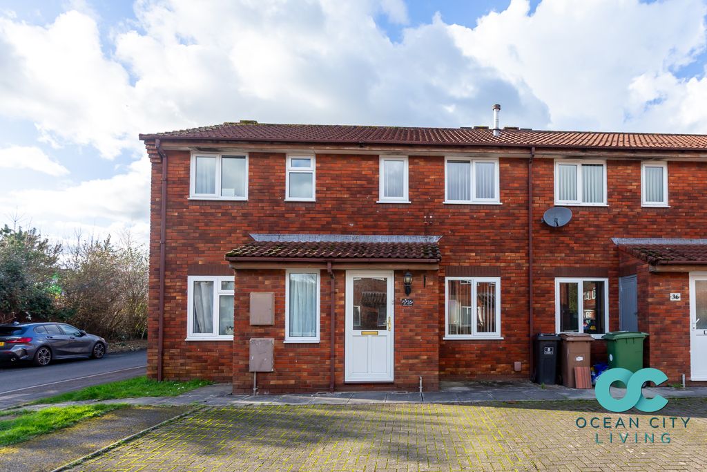 Property photo 1 of 17 Front Aspect