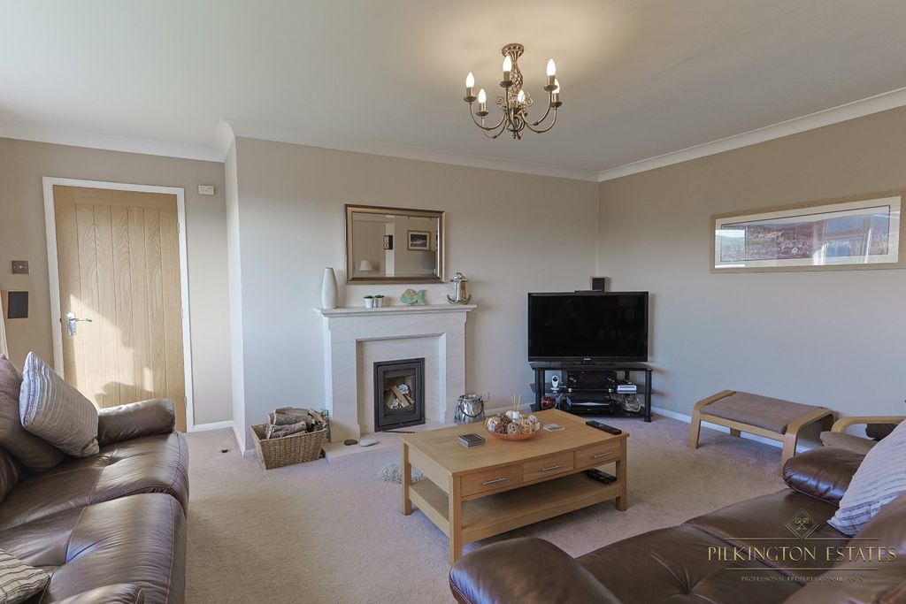 Property photo 3 of 19 4696444