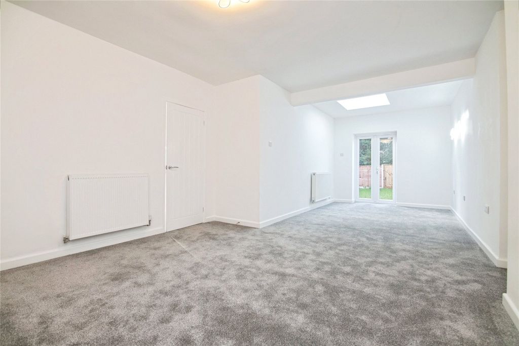 Property photo 2 of 19 Picture No. 18